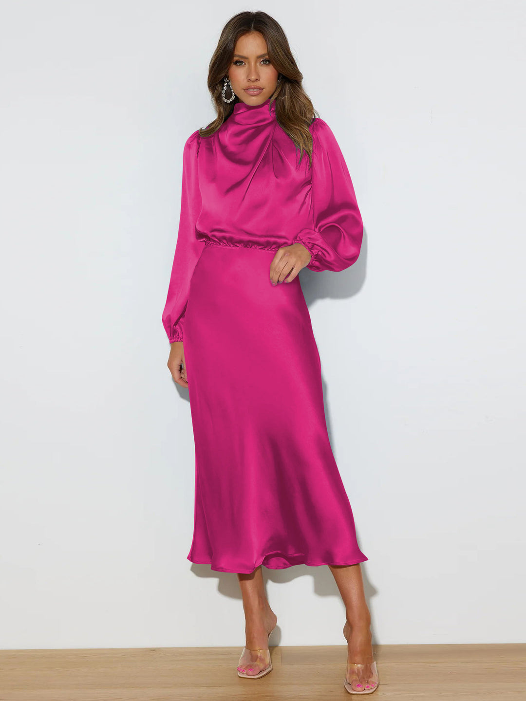Damen Satin-Maxikleid mit hohem Kragen und Raffungen R&B
