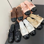 Damen Mules mit elegantem Riemendesign und glamourösem Perlenakzent