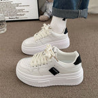 Damen Plattform Sneakers mit sportlichem Design und verstärkter Sohle