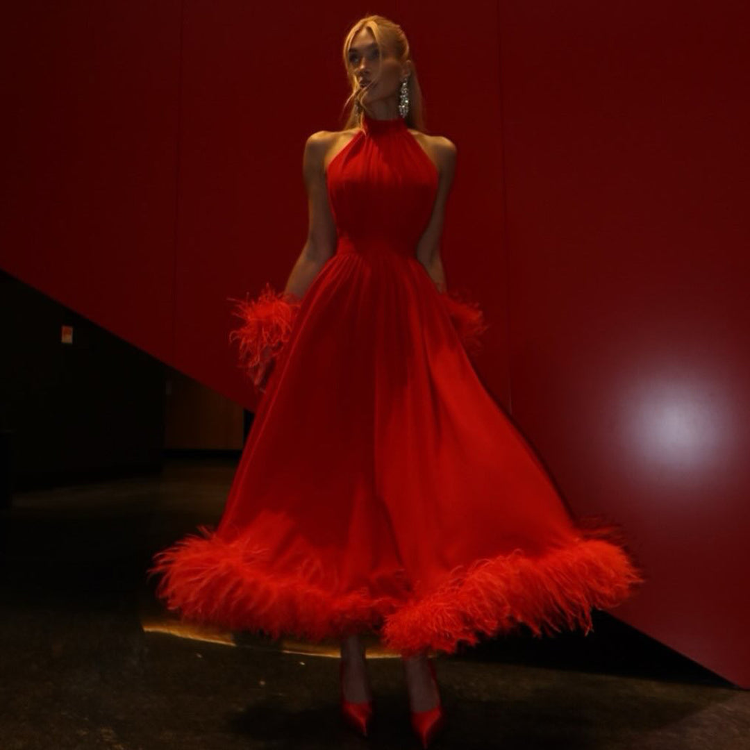 Damen Maxikleid mit eleganten Federn und hochgeschlossenem Design R&B
