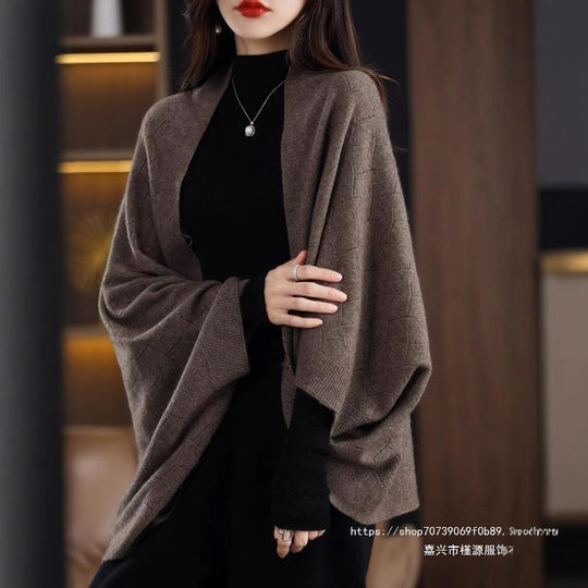 Damen Großer Strickponcho mit modernem Rautenmuster R&B