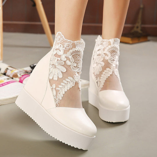 Damen Wedge-Pantoletten mit elegantem Spitzen-Design und transparenter Seite R&B