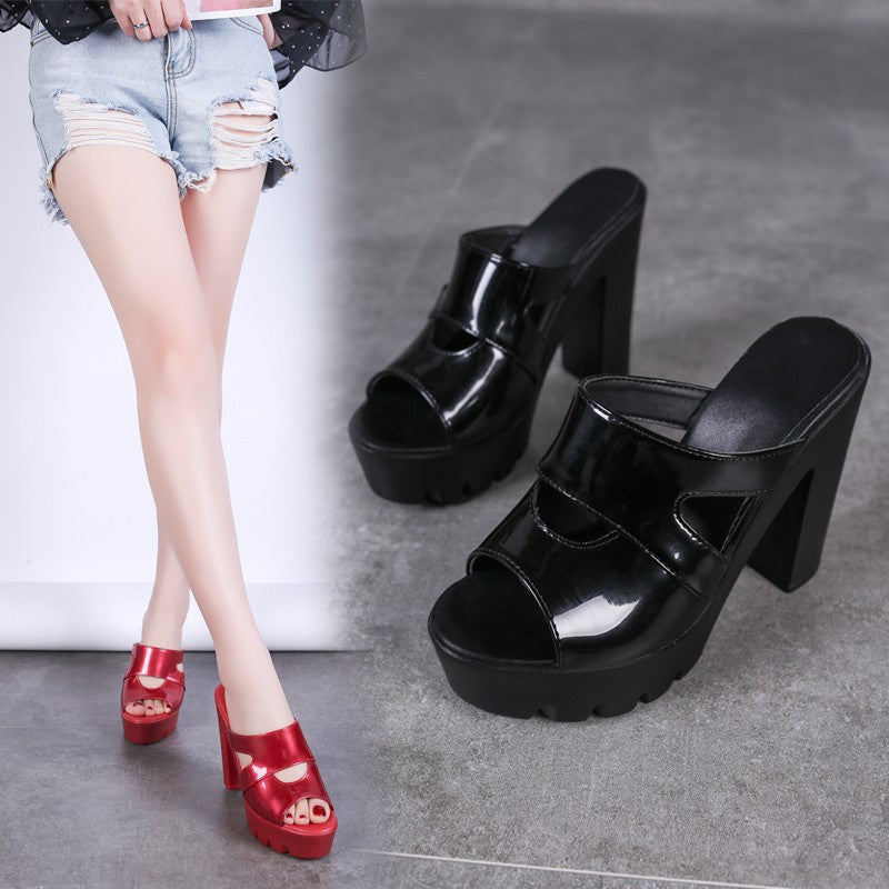Damen nan Glamour-Mule mit profiliertem Plateau, offener Zehenpartie und skulpturellem Blockabsatz R&B