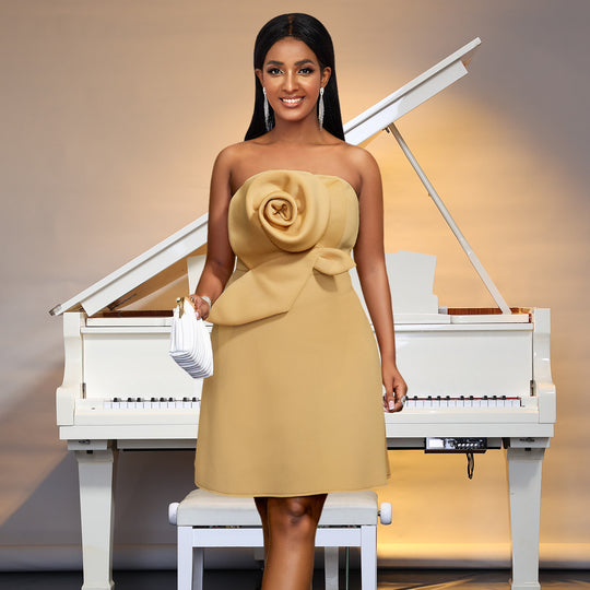 Damen Charmantes Abendkleid mit floraler Drapierung R&B