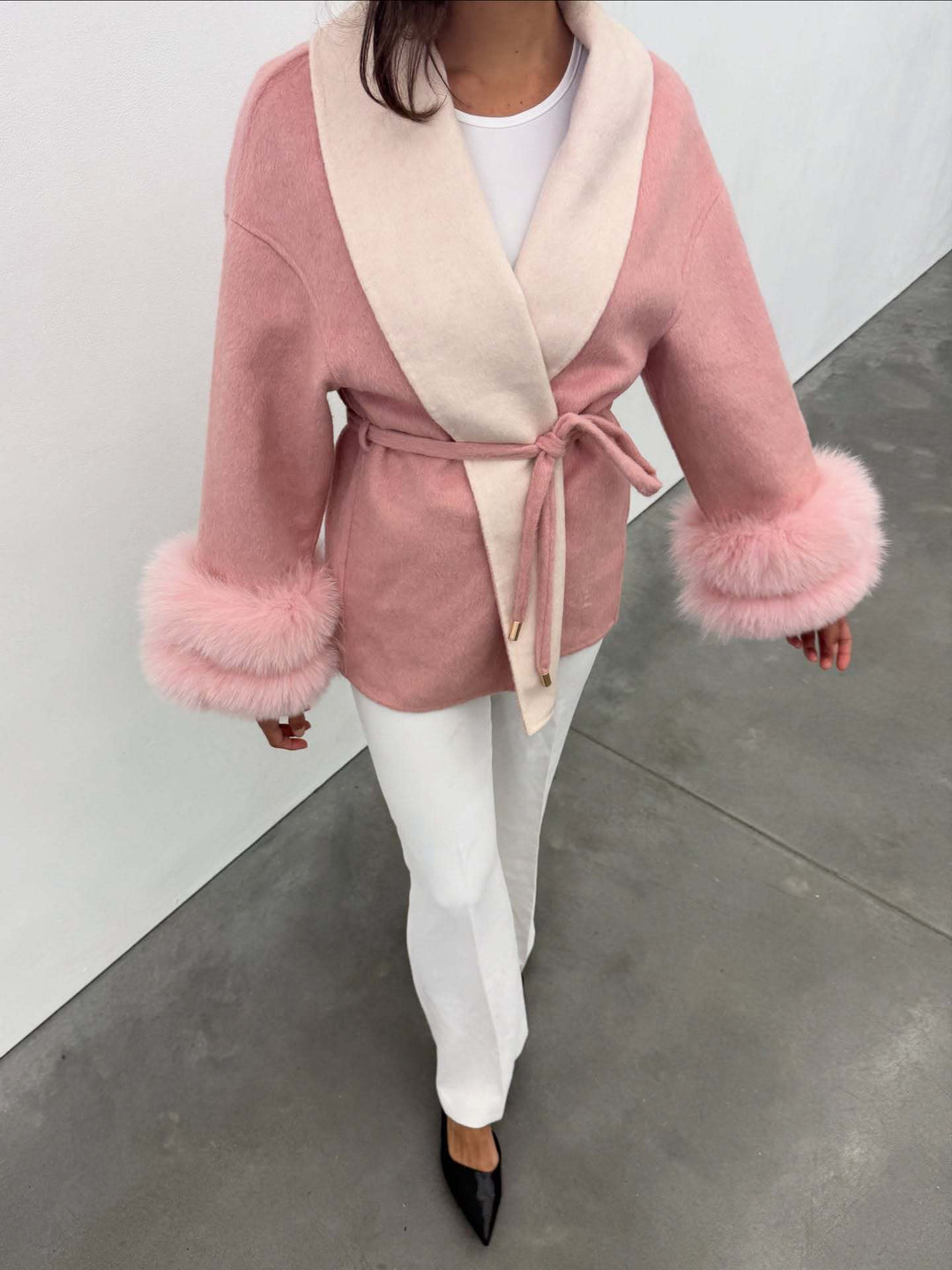 Damen Elegante Kurzjacke mit luxuriösen Fellverzierungen R&B