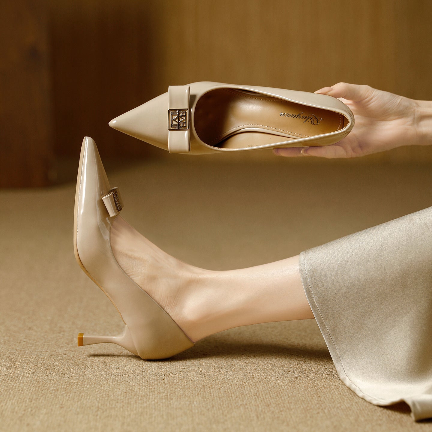Damen elegante Pumps mit einzigartigem Schleifenakzent und komfortablem Blockabsatz
