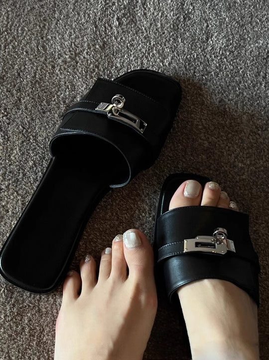 Damen elegante Riemensandalen mit modischem Metallic-Detail R&B