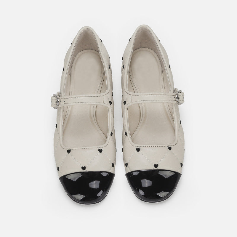 Damen Elegante Ballerinas mit verstellbarem Riemen und geschmackvollem Lackdetail R&B