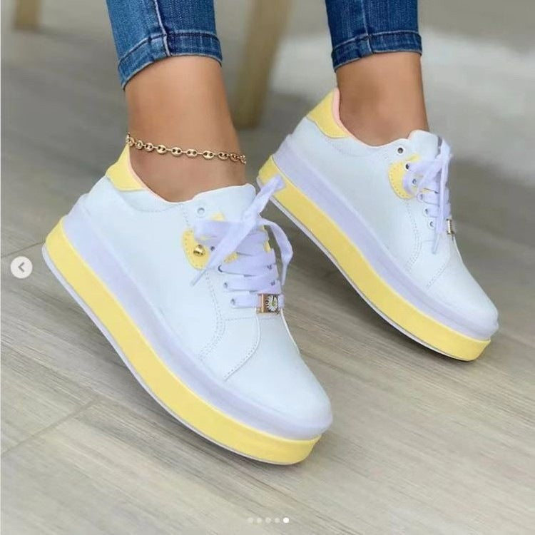 Damen Sneaker mit hohem Plateau und modischer Schnürung R&B
