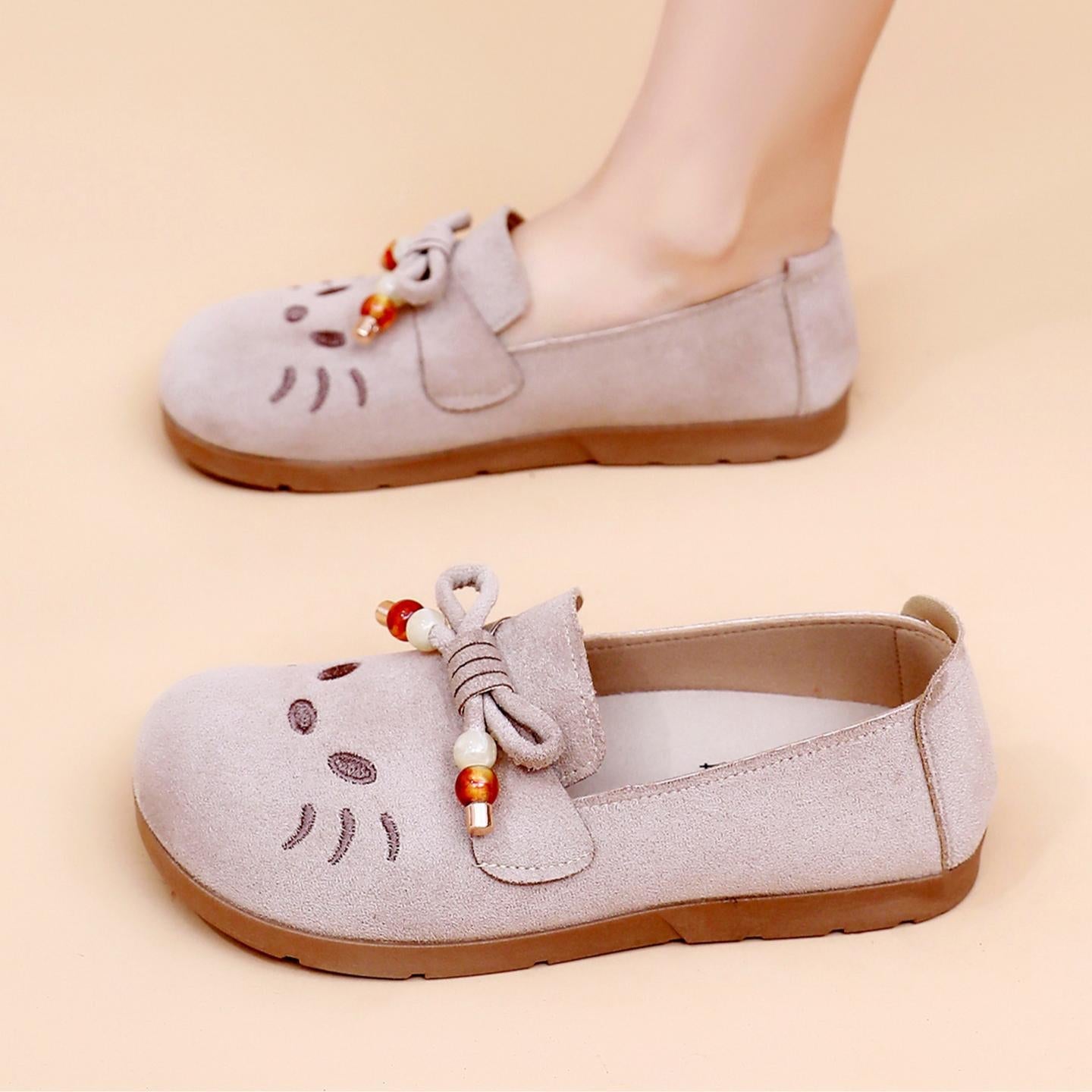 Damen Freizeit-Slipper mit verspieltem Katzenmotiv und dekorativer Schleife R&B