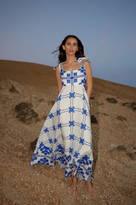 Damen Maxikleid mit verspieltem Karomuster und innovativen Trägerdetails R&B