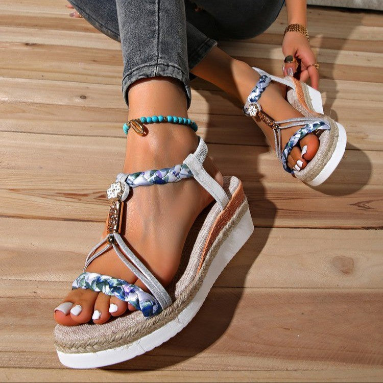Damen Wedge-Sandaletten mit floralen Verzierungen und komfortablem Fußbett R&B