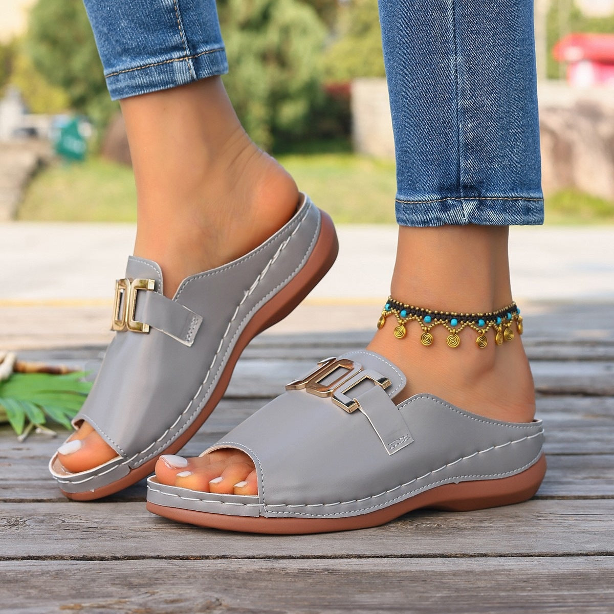 Damen Komfortable Mules mit eleganten Schnallenakzenten