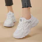 Damen nan voluminöser Plateau-Lifestyle-Sneaker mit Mesh- und Kunstledermix, gepolsterter Ferse und profiliertem Dämpfungssockel R&B