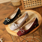 Damen Elegante Blockabsatz Pumps mit detailverzierter Schnalle