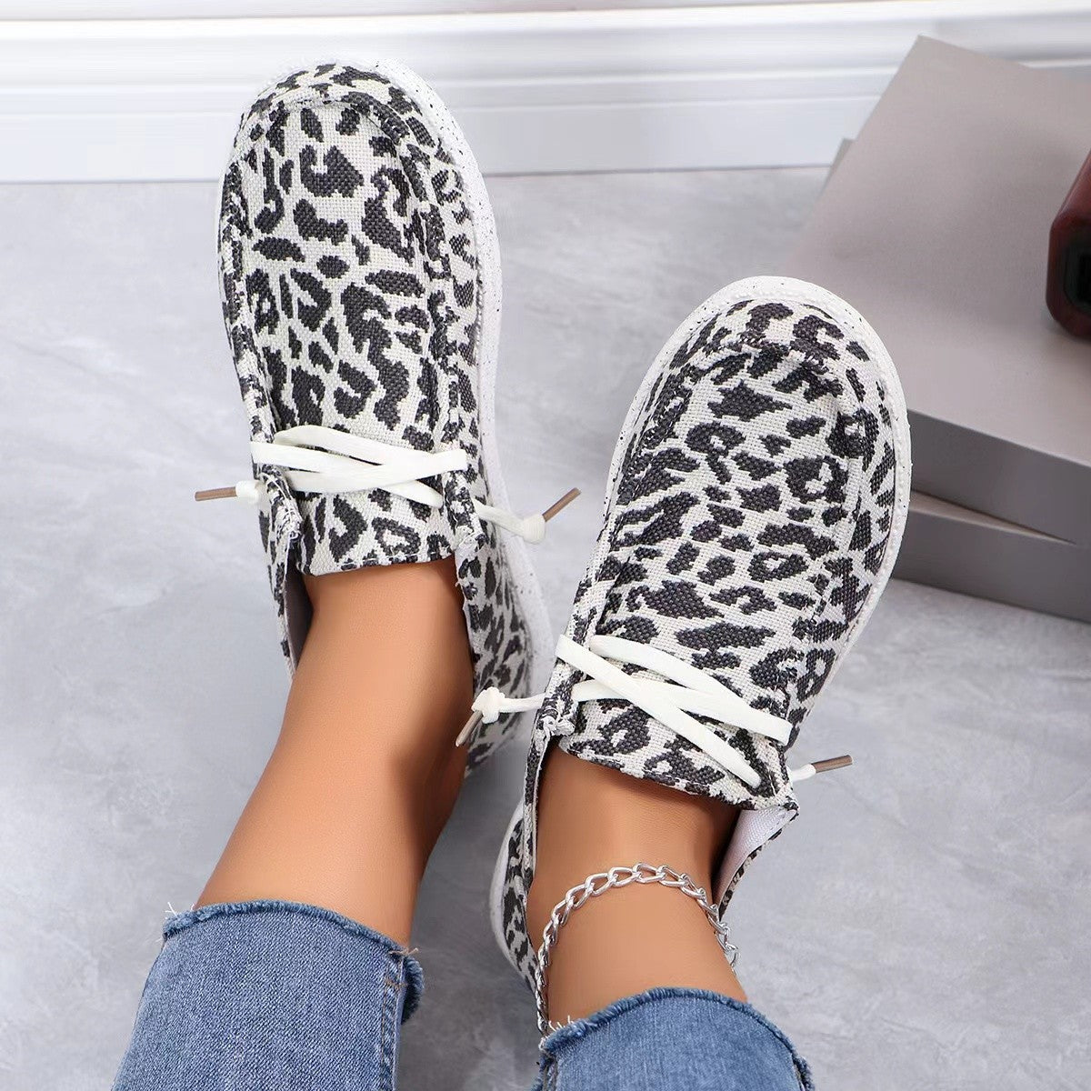 Damen Sneakers im modernen Schwarz-Weiß-Tiermotiv R&B
