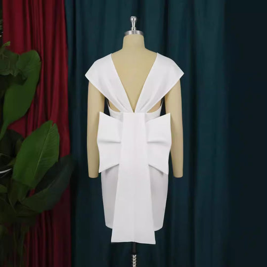 Damen figurbetontes Cocktailkleid mit elegantem V-Ausschnitt und schwingendem Saum R&B