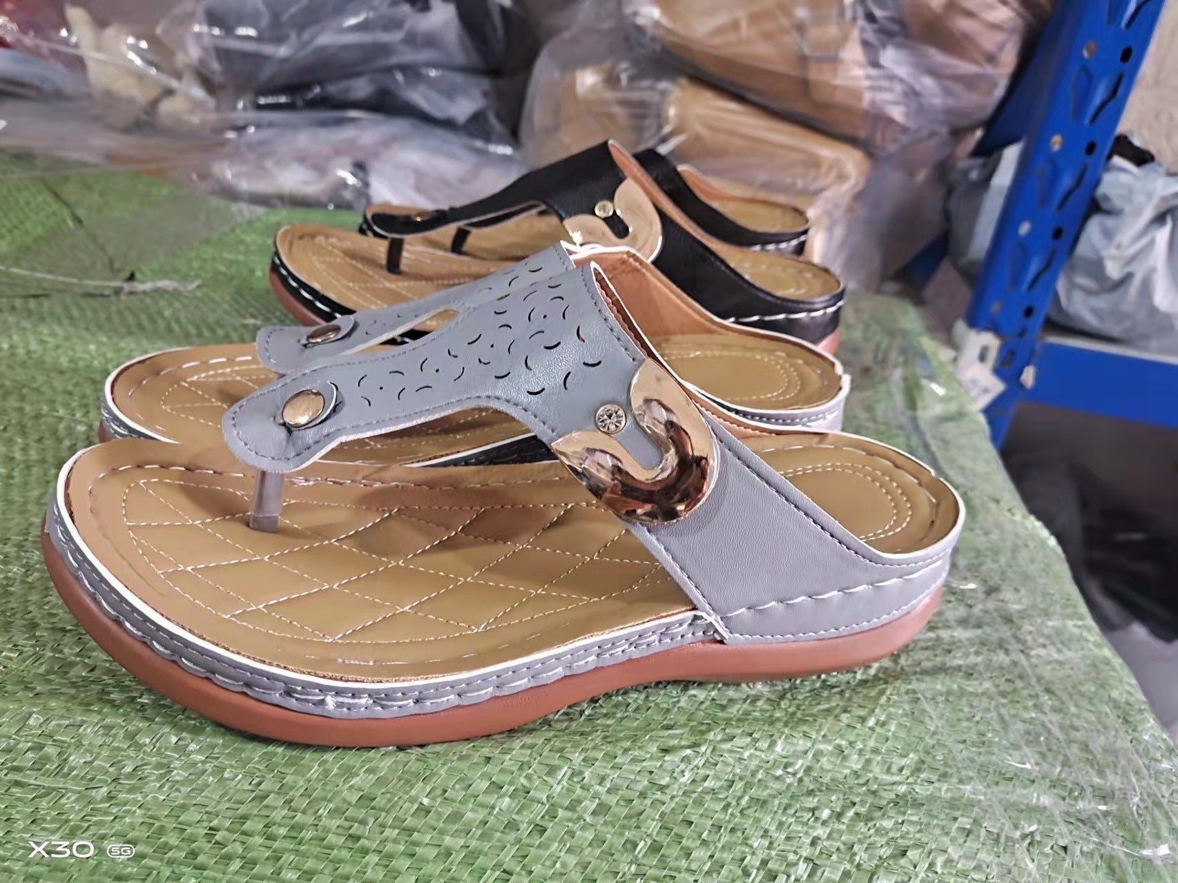 Damen Komfortable Zehentrenner-Sandalen mit anatomischem Fußbett und modischem Riemendesign R&B