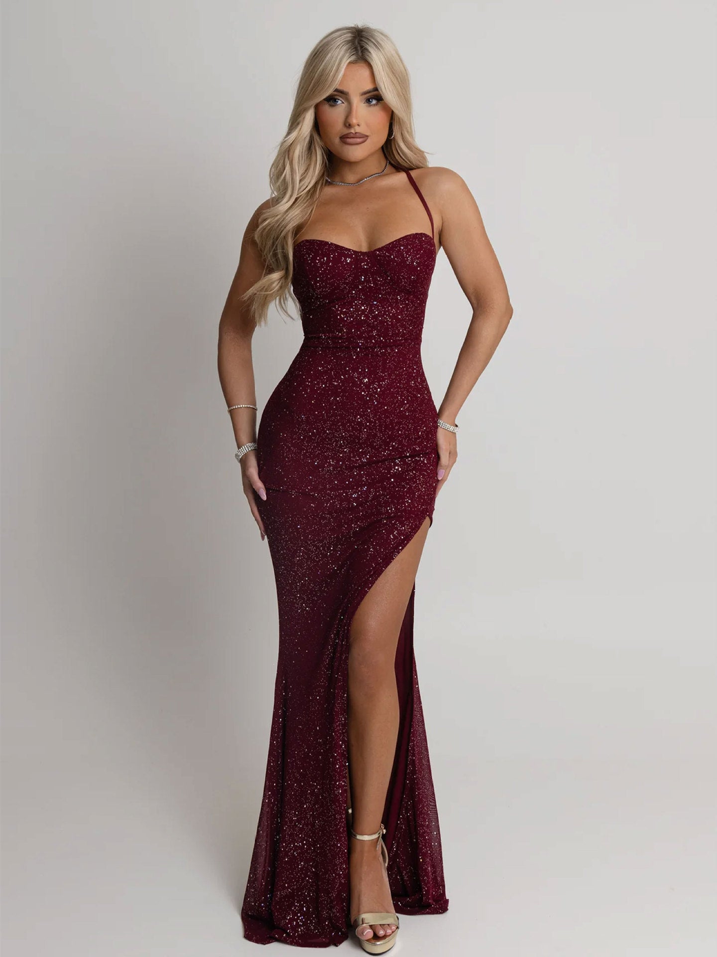 Damen Abendkleid mit schimmerndem Paillettenbesatz und verführerischem Schlitz EB