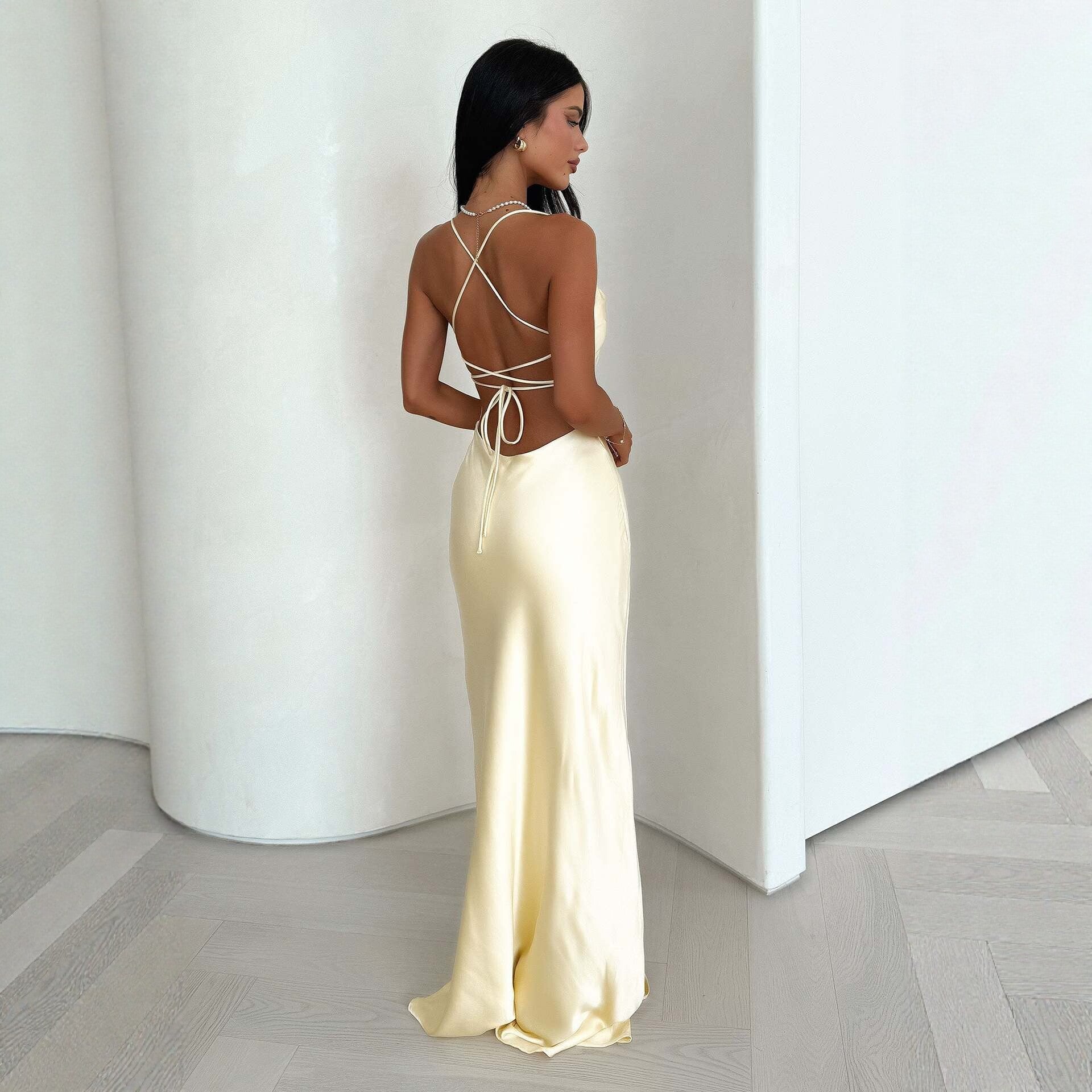 Damen Elegantes Satinabendkleid mit spaghettiträgern und fließendem Schnitt R&B