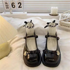 Damen Süße Mary Jane Schuhe mit herzförmigem Detail und dekorativem Rüschensocke R&B