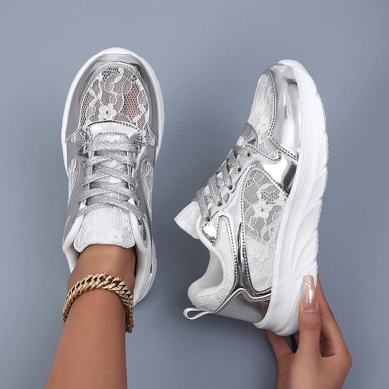 Damen Sneaker mit glänzendem Obermaterial und spitzenförmigem Design