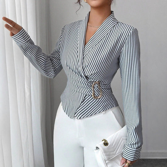 Damen nan taillierte Wickelbluse mit Reverskragen und dekorativer Metallschließe R&B