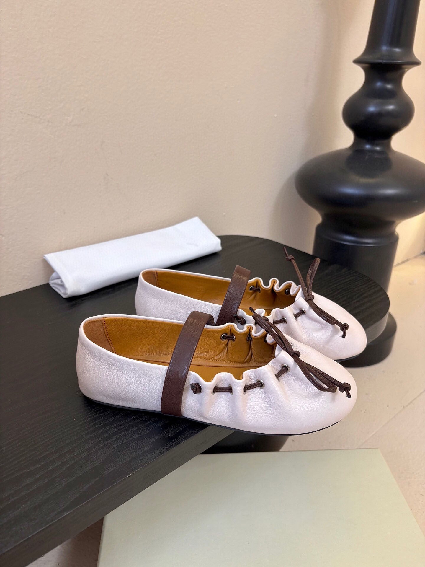 Damen elegante Ballerinas mit modischem Riemen und rutschfester Sohle R&B
