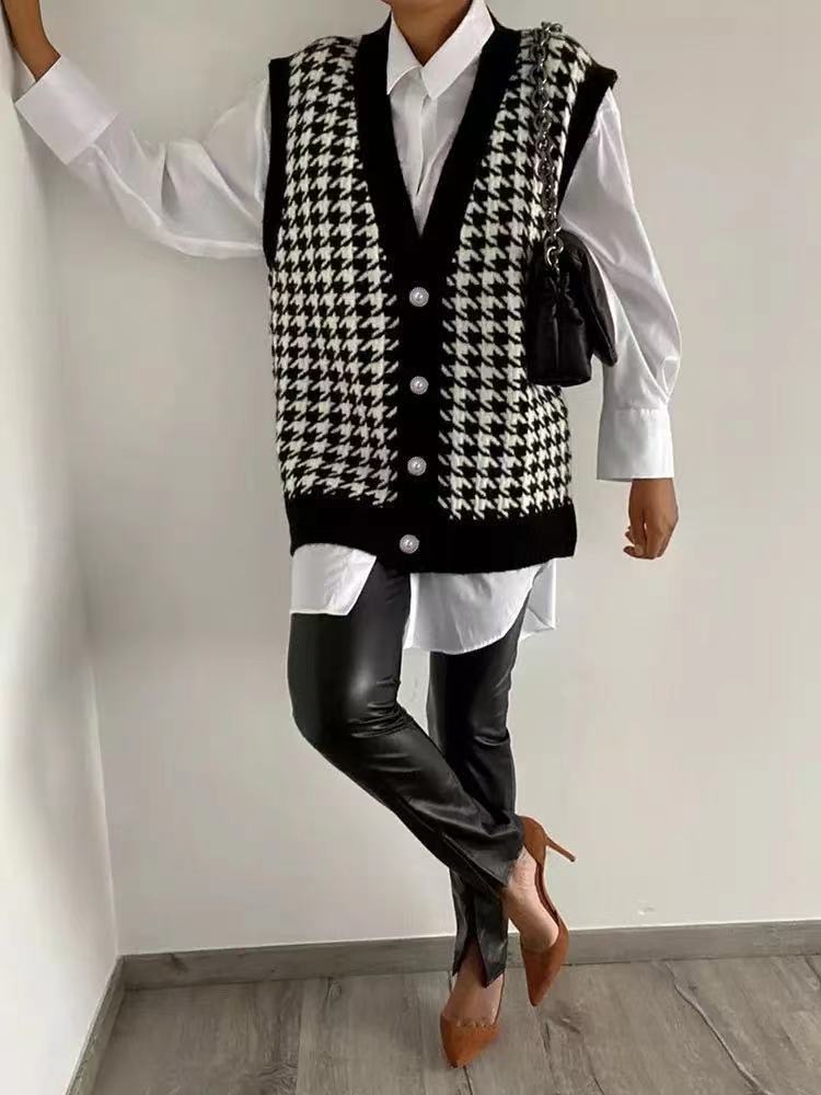 Damen Ärmellose Strickweste mit klassischem Karomuster und dekorativen Knöpfen R&B