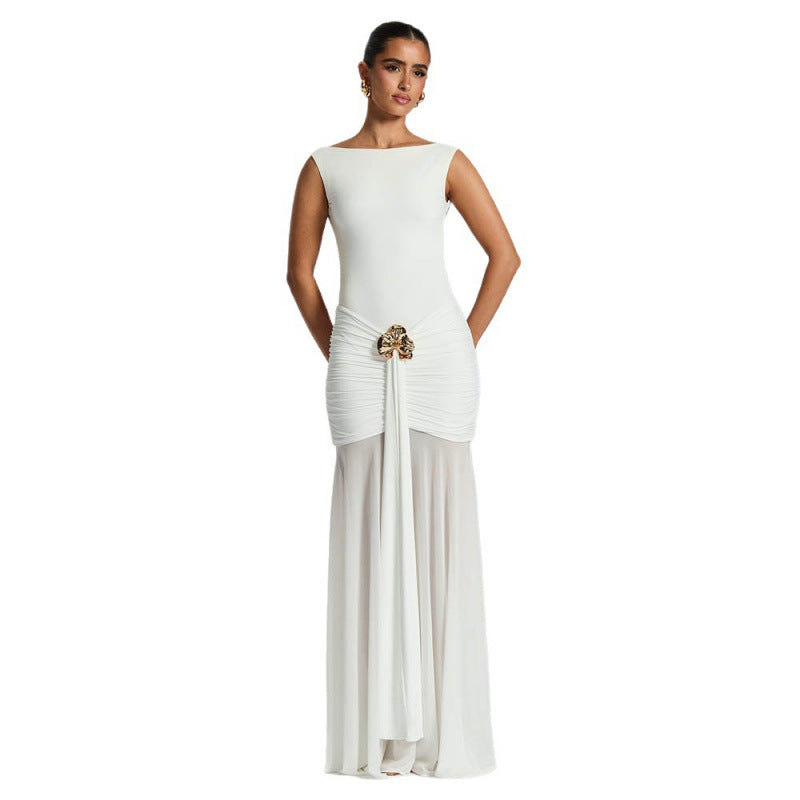 Damen elegantes bodenlanges Abendkleid mit raffinierten Fältchen und dekorativer Brosche R&B