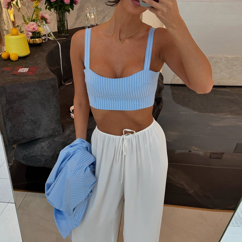 Damen Loungewear-Kombination mit gestreiftem Oversize-Hemd und bequemen Shorts R&B