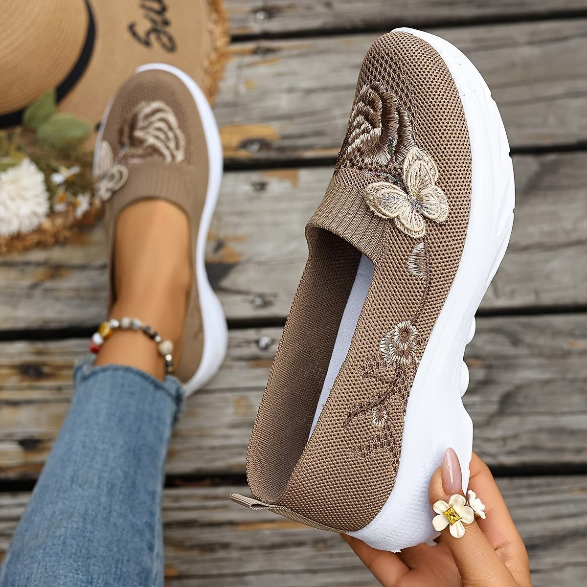 Damen Elegante Slip-On Sneakers mit floralen Stickereien