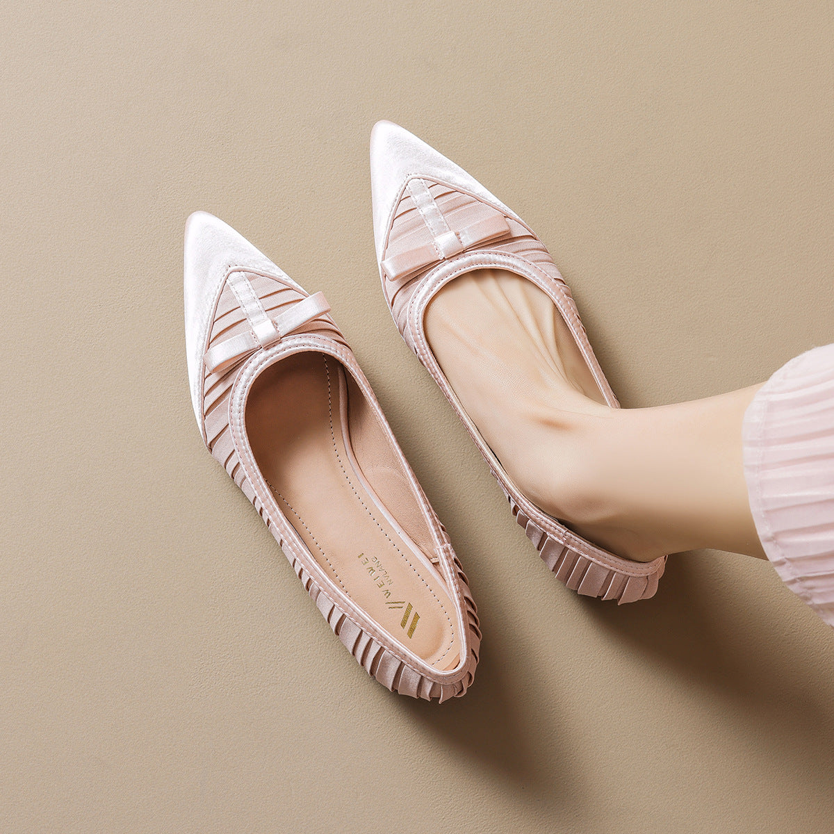 Damen Spitzenschuhe mit modischem Faltendesign und eleganter Schleifenapplikation