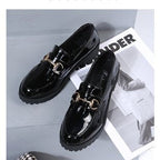 Damen Elegante Loafers mit glänzendem Finish und modischem Kettenverschluss