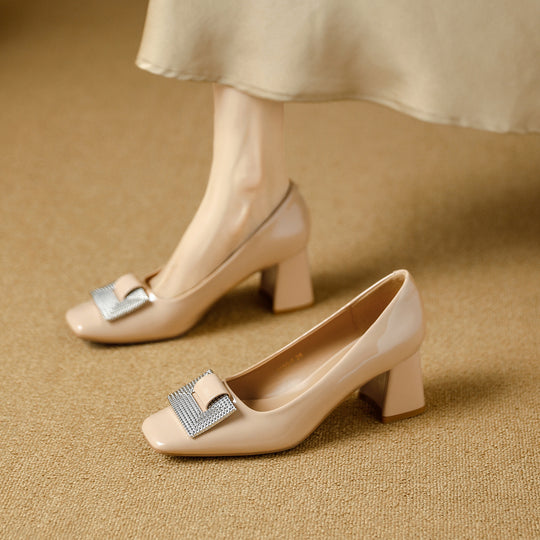 Damen Hochglanz-Pumps mit funkelnder Schmuckapplikation und komfortablem Blockabsatz R&B