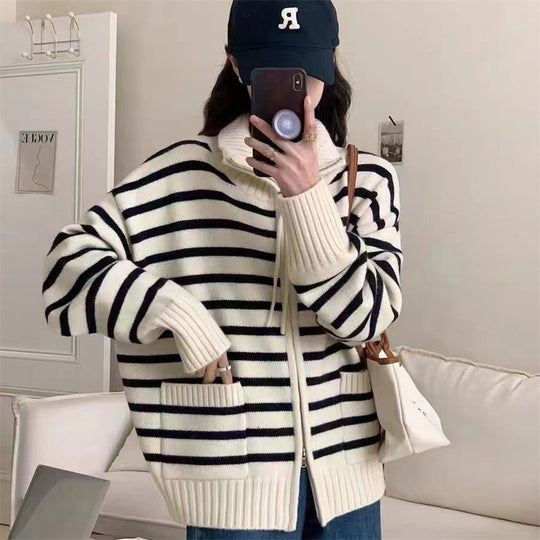 Damen Strickjacke mit modernem Streifenmuster und praktischen Taschen R&B