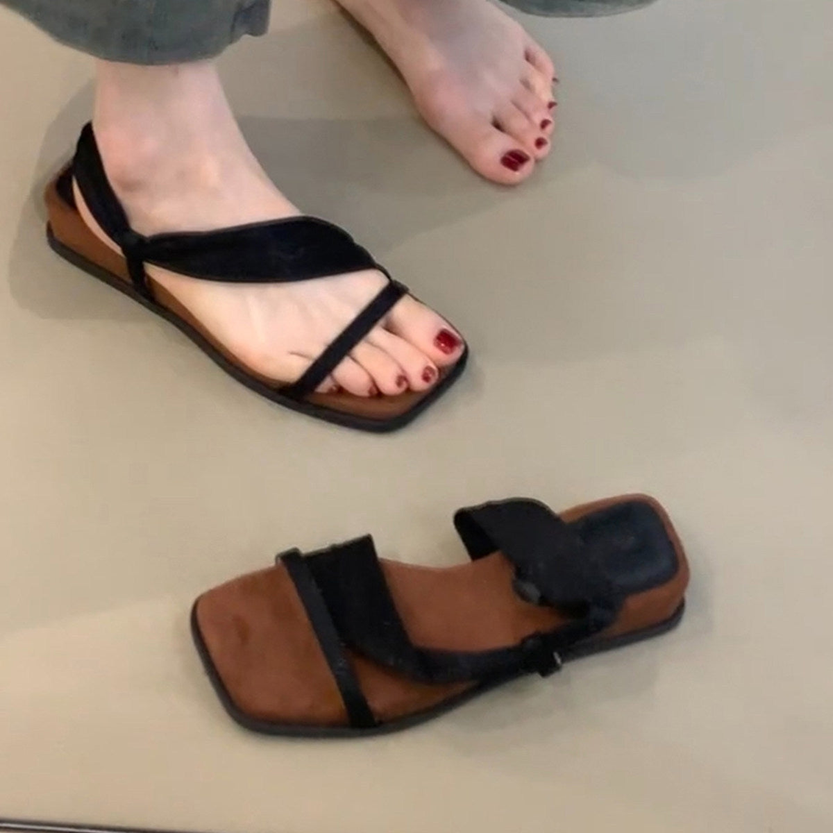 Damen modische Sandalen mit eleganten Riemen und attraktiven Leopardenmuster R&B
