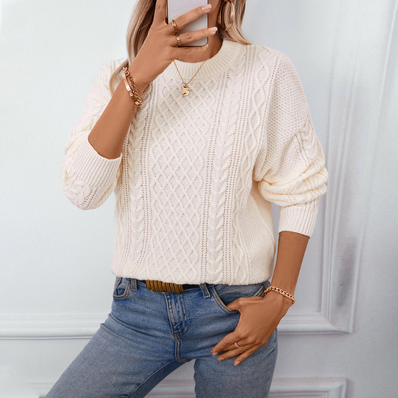 Damen Grobstrickpullover mit raffiniertem Zopfmuster und Rundhalsausschnitt