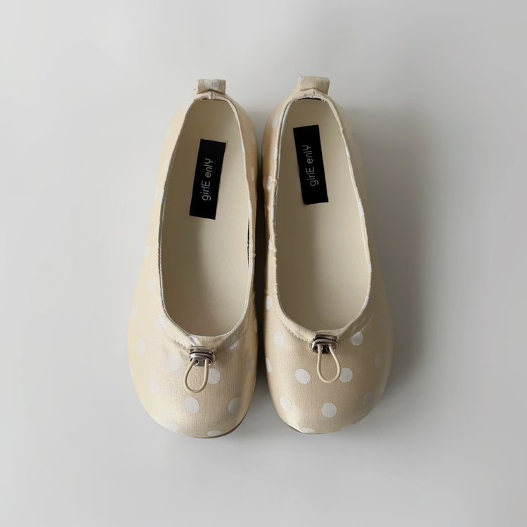Damen Slipper mit modischen Punkten und komfortabler Sohle R&B