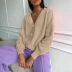 Damen kuschelige Strickjacke mit umschlagbaren Ärmeln und modischen Knopfdetails R&B