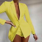 Damen Blazer-Kurzanzug mit tiefem V-Ausschnitt und modernen Details R&B
