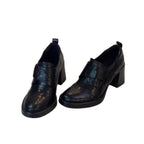 Damen Blockabsatz-Pumps mit doppeltem Riemchen und glänzender Oberflächenstruktur