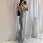 Damen Elegantes Maxikleid mit schmalem Schnitt und verstellbaren Spaghettiträgern EB