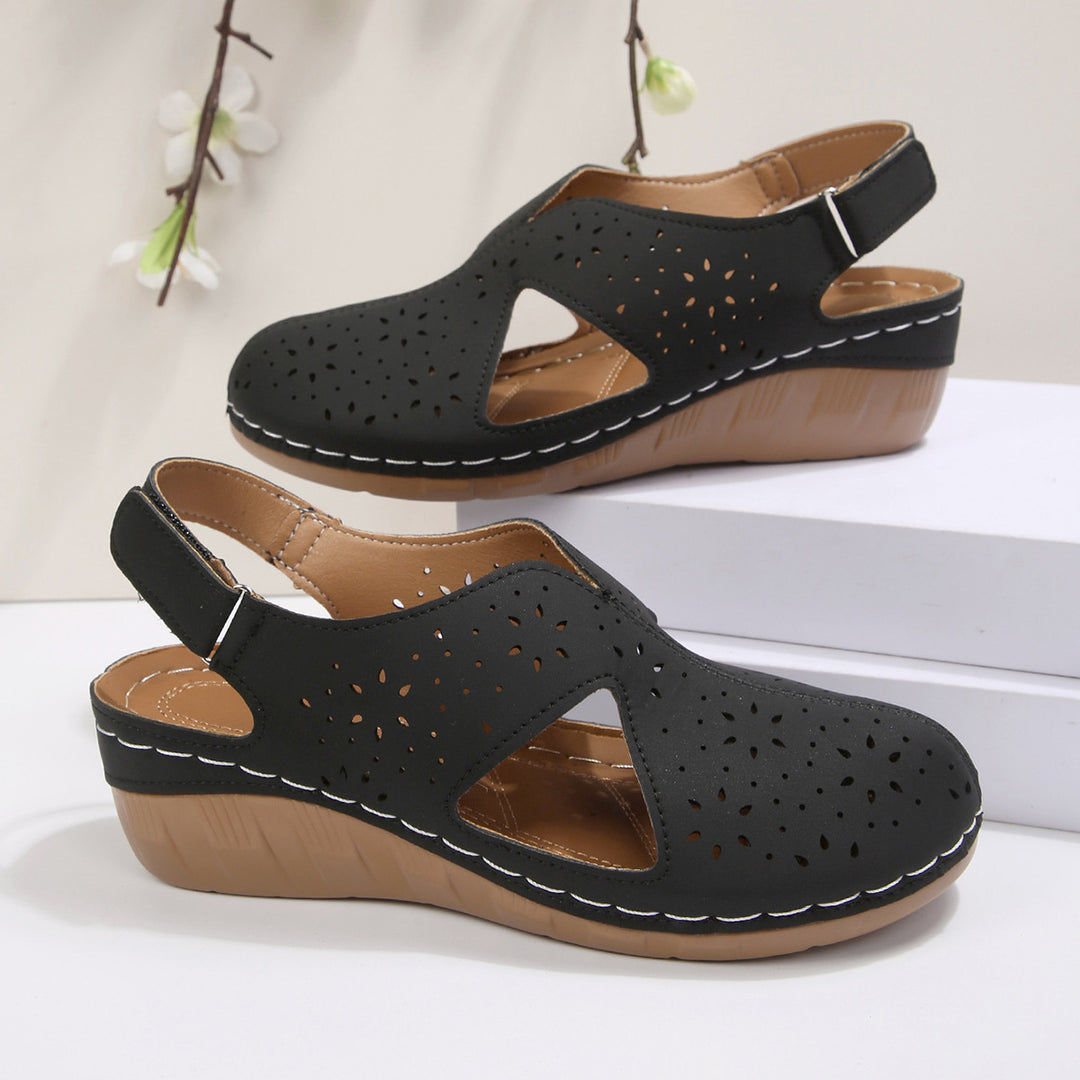 Damen Bequeme und elegante Sandalen mit luftigen Ausschnitten R&B