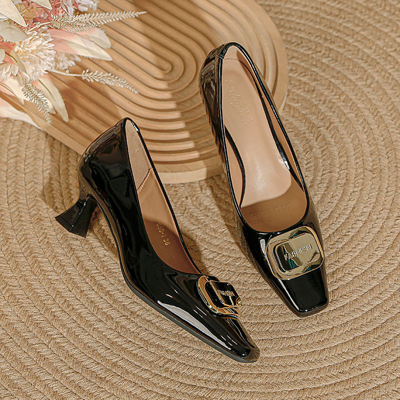 Damen elegante Pumps mit modischem Blockabsatz und geschmackvoller Schnallenapplikation