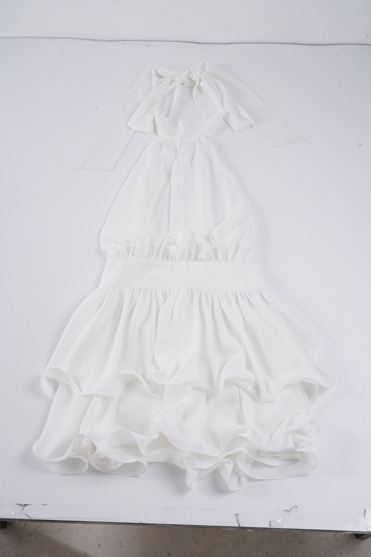 Damen Elegantes Maxikleid mit schwingendem Rüschensaum und tiefem V-Ausschnitt R&B