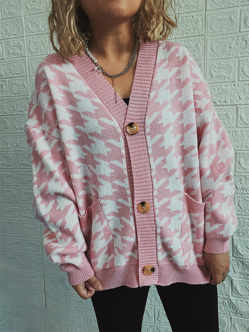 Damen gemütlicher Strickcardigan mit modernen Hahnentrittmuster und Knopfdetails R&B