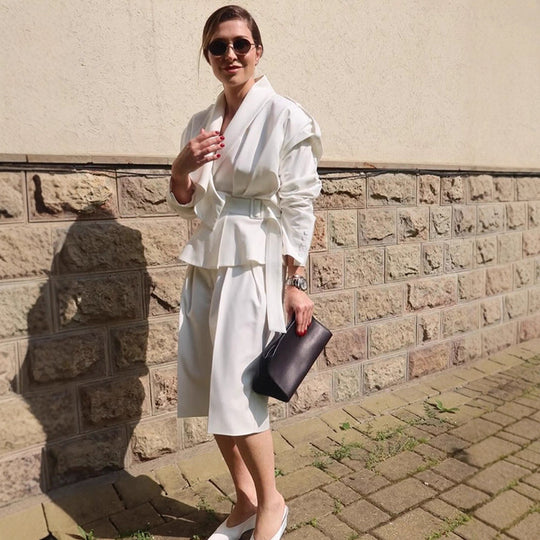 Damen elegantes Kleidungsensemble mit tailliertem Oberteil und weiten Hose R&B