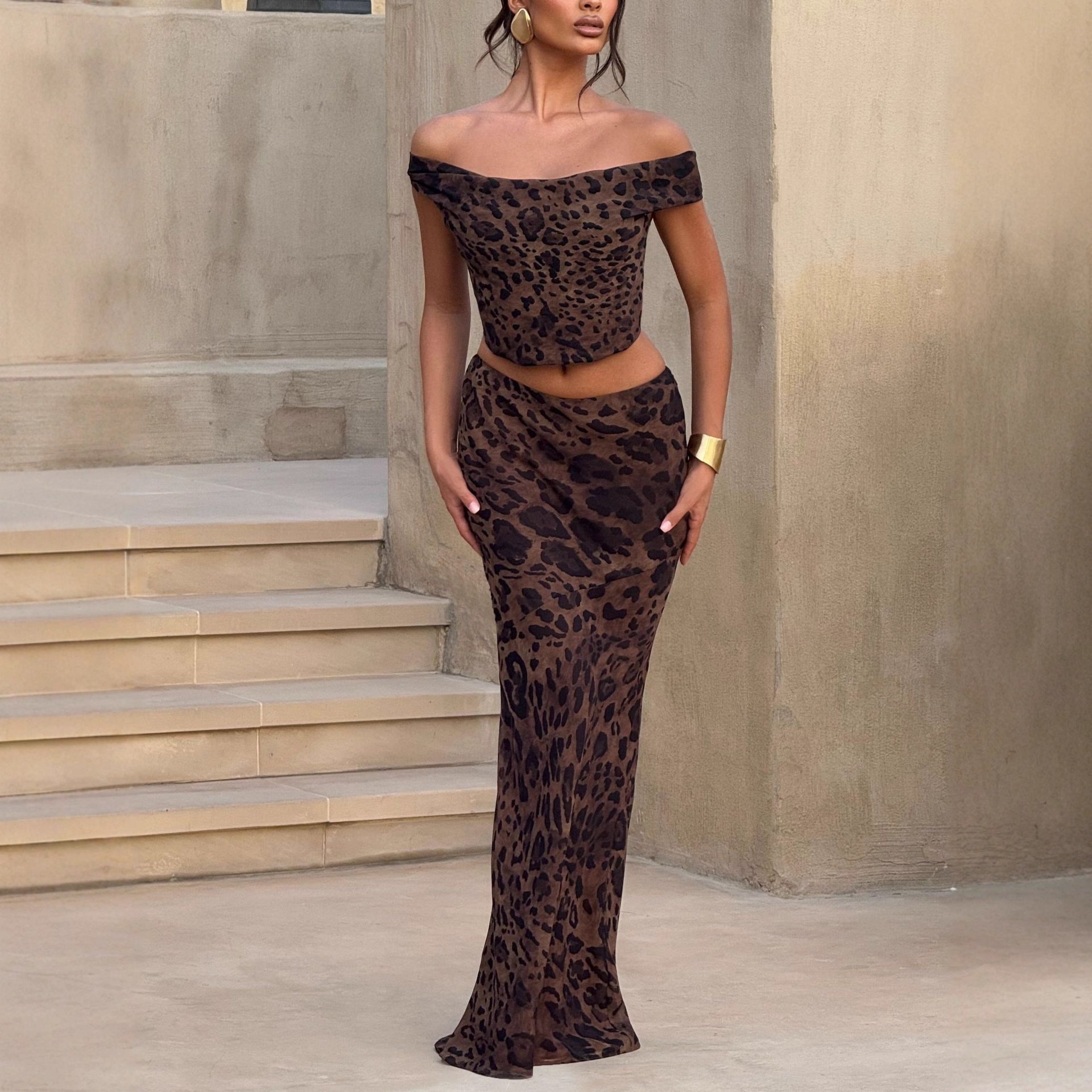 Damen Elegantes Maxikleid mit schulterfreiem Design und Leopardenmuster R&B