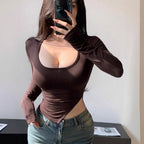 Damen figurbetontes Langarmshirt mit tiefem Ausschnitt und asymmetrischem Saum R&B